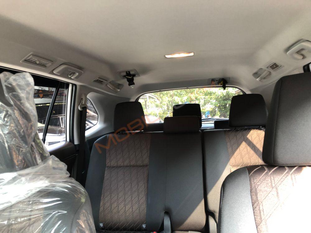 Mobil Toyota Kijang Innova Zenix 2023