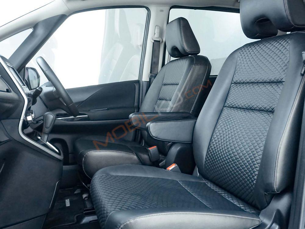 Mobil Nissan Serena 2019