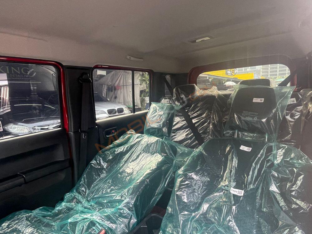 Mobil Suzuki Jimny 2023