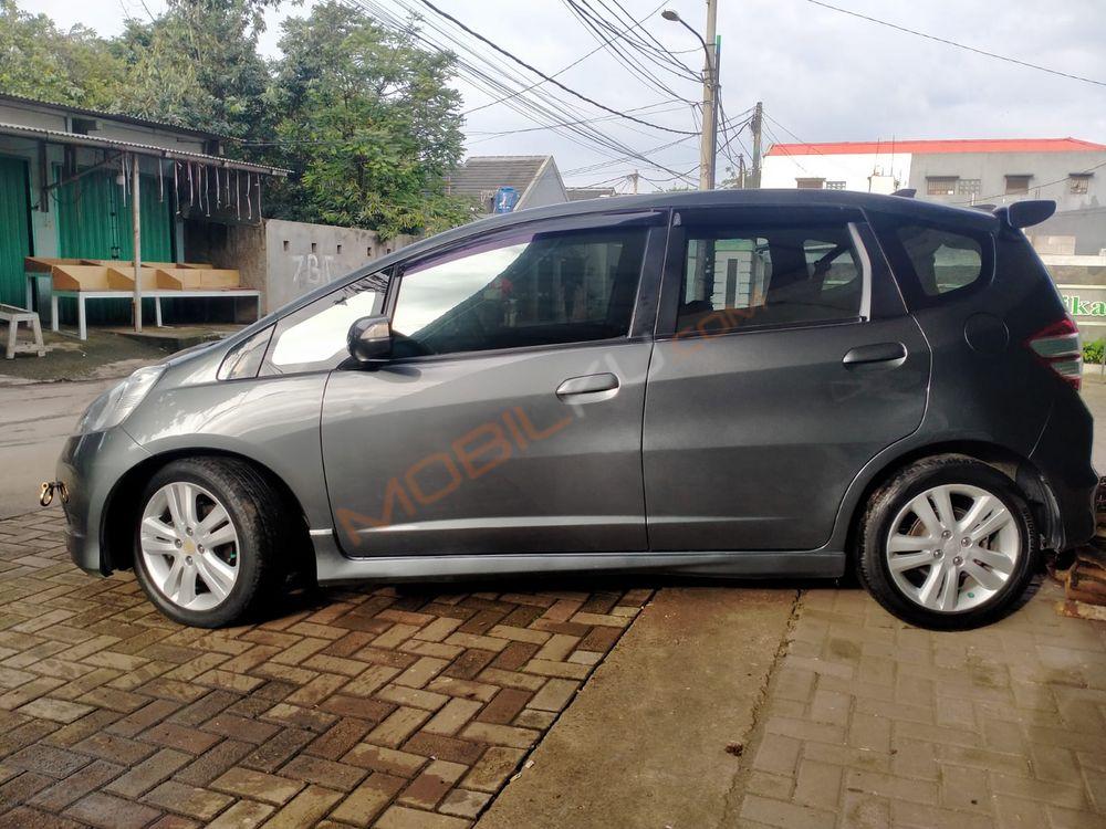 Mobil Honda Jazz 2010