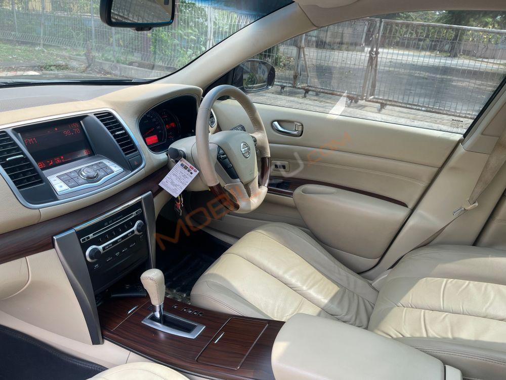 Mobil Nissan Teana 2010