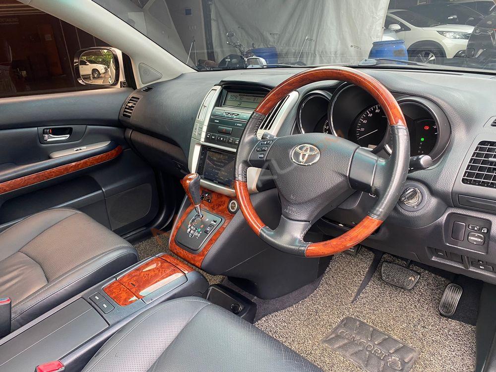 Mobil Toyota Harrier 2013