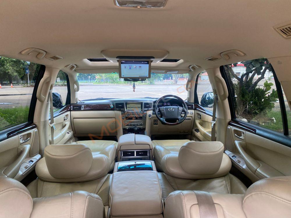 Mobil Lexus LX 2010