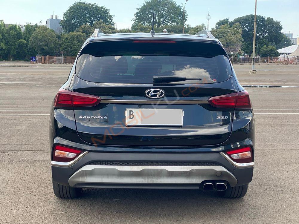 Mobil Hyundai Santa Fe 2018