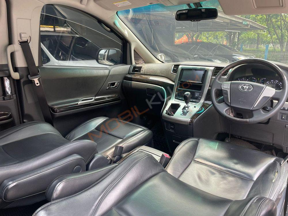 Mobil Toyota Vellfire 2014