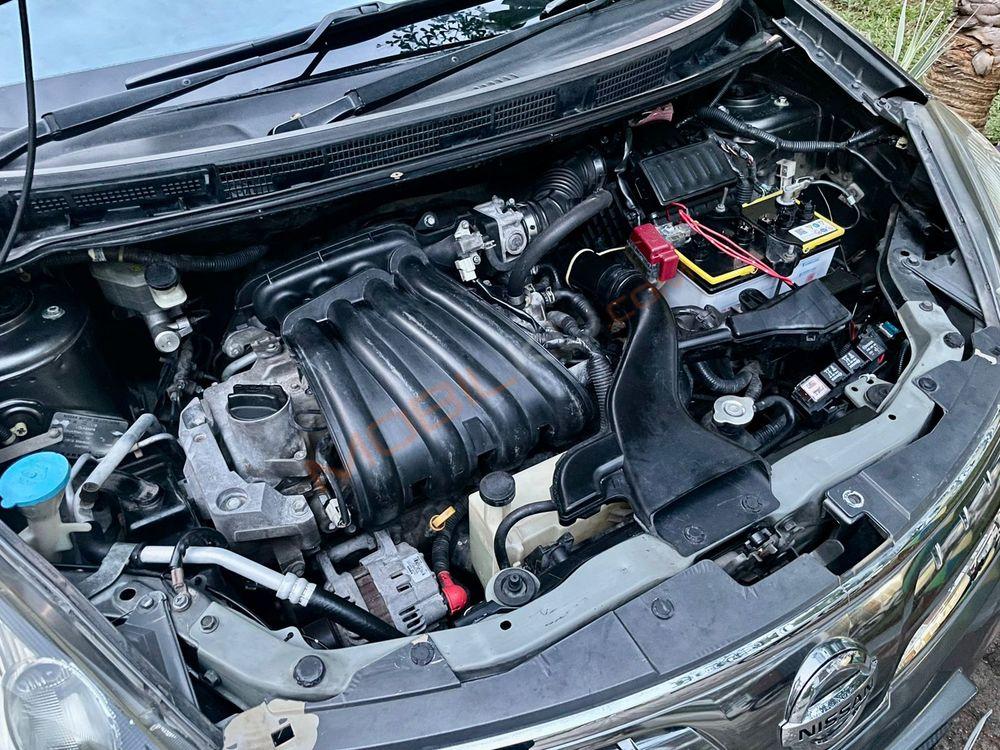 Mobil Nissan Grand Livina 2009