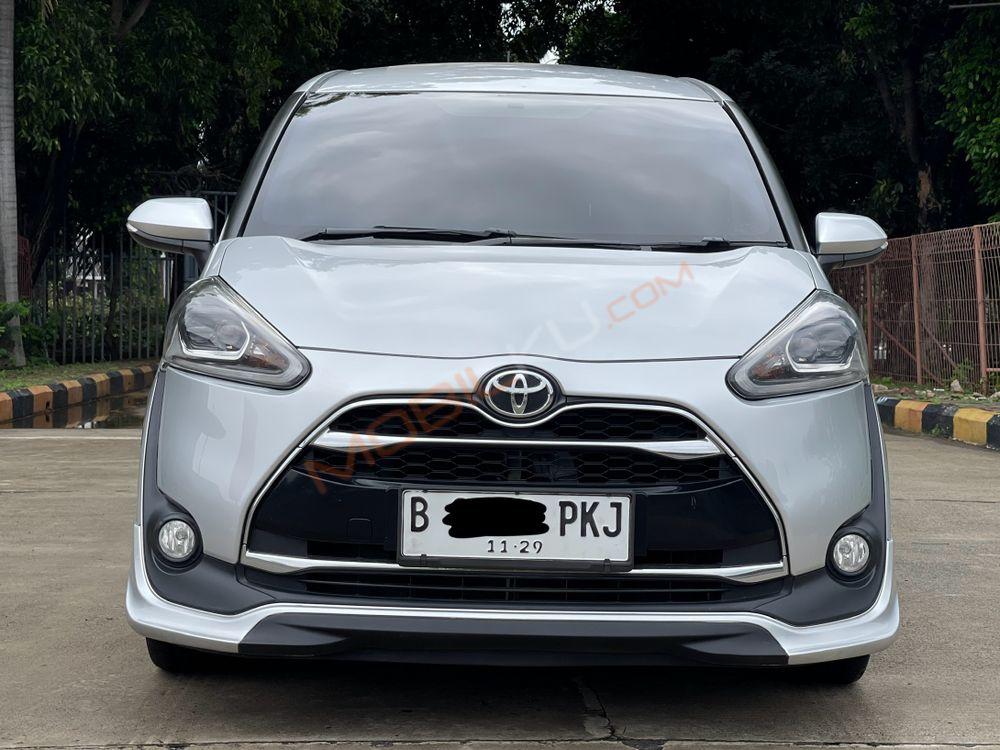 Mobil Toyota Sienta 2019
