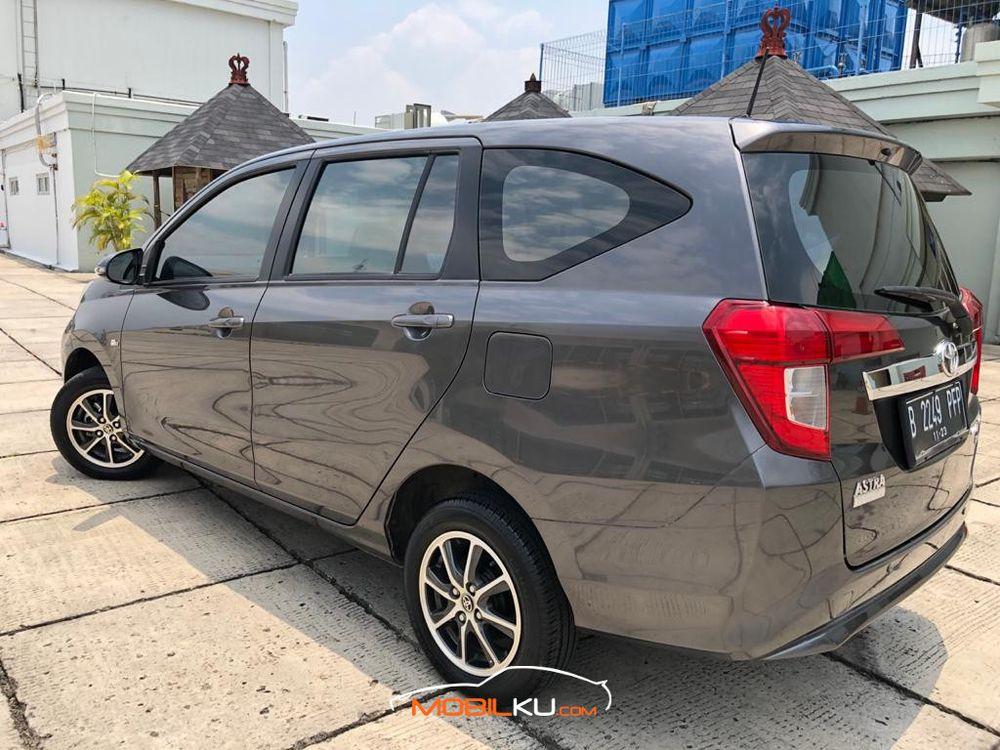 Mobil Toyota Calya 2018