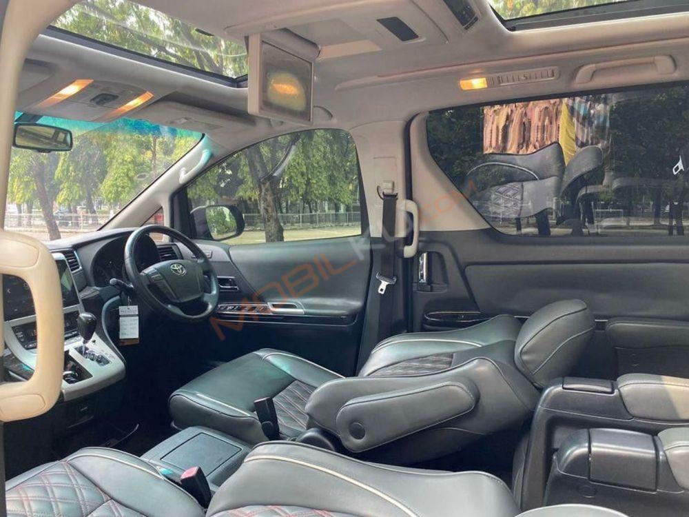 Mobil Toyota Vellfire 2013