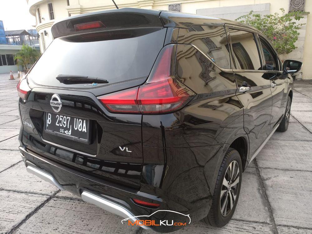 Mobil Nissan Livina 2019