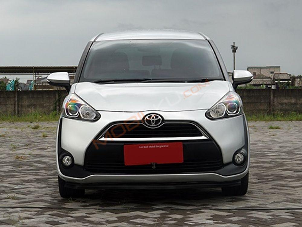 Mobil Toyota Sienta 2018