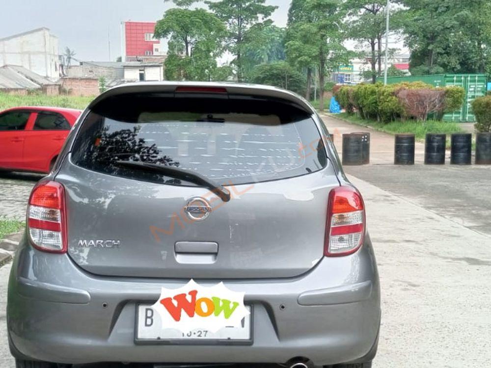 Mobil Nissan March 2012