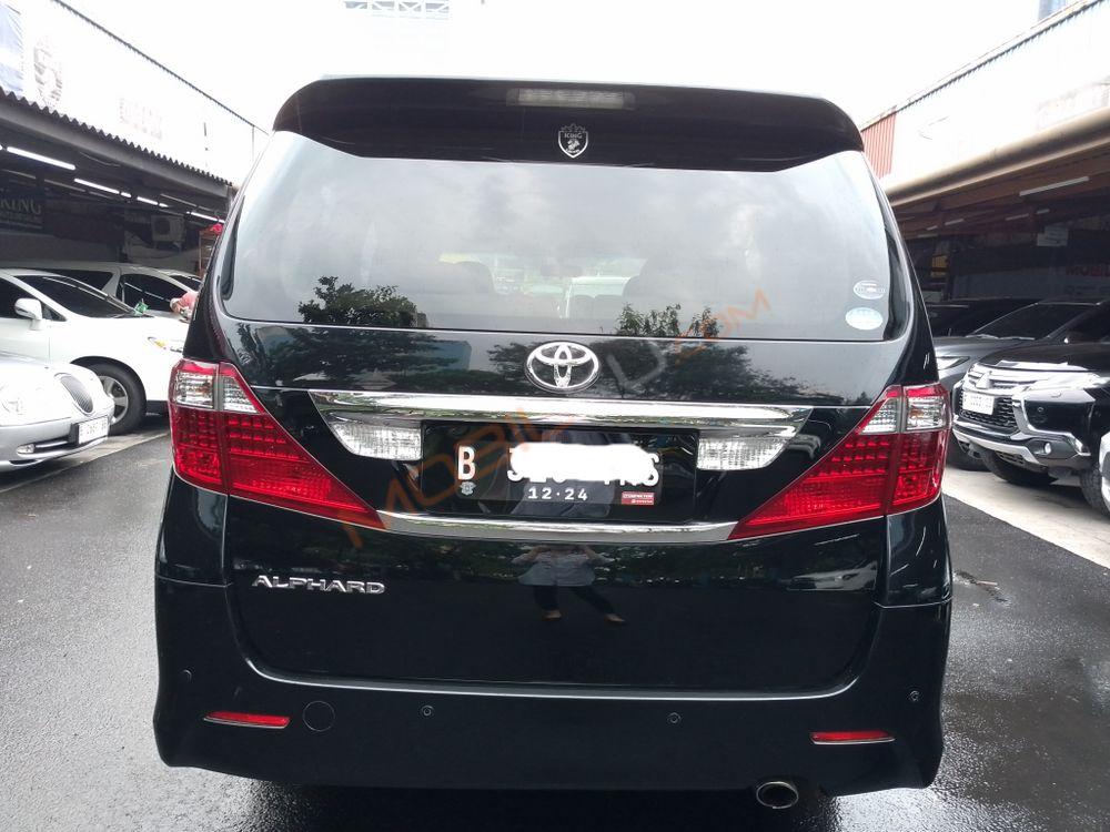 Mobil Toyota Alphard 2009