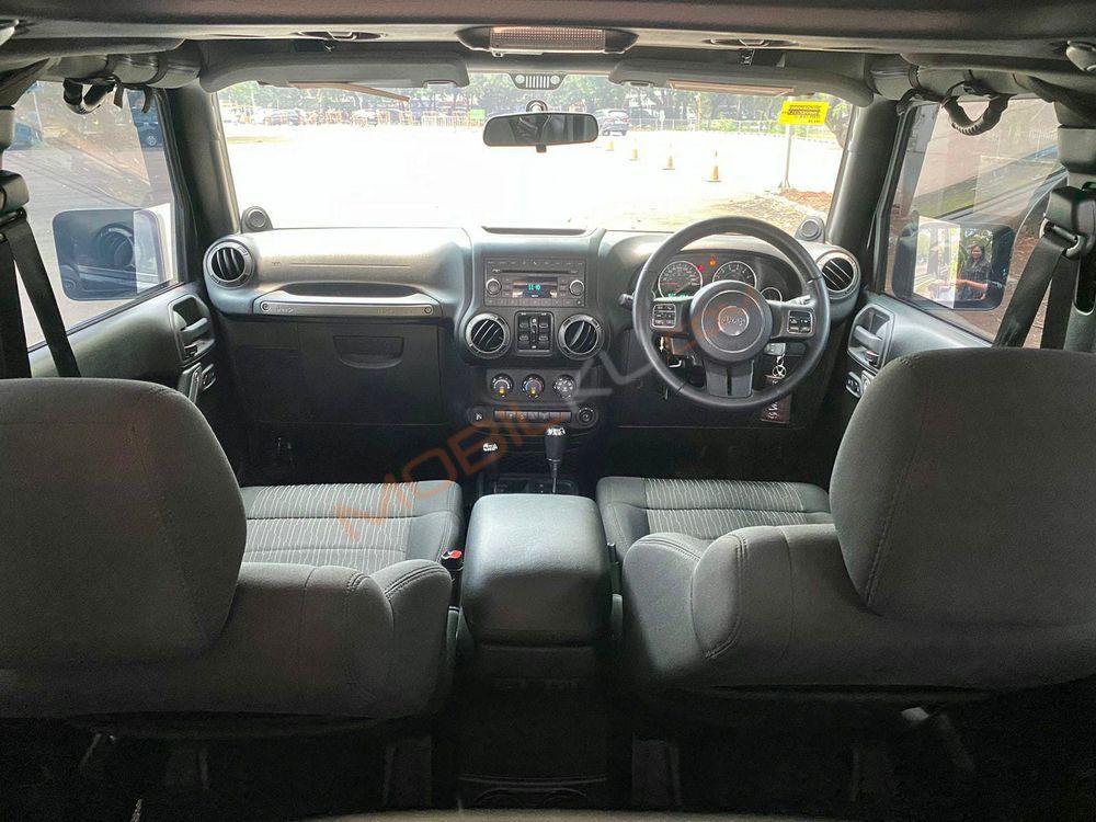 Mobil Jeep Wrangler 2011