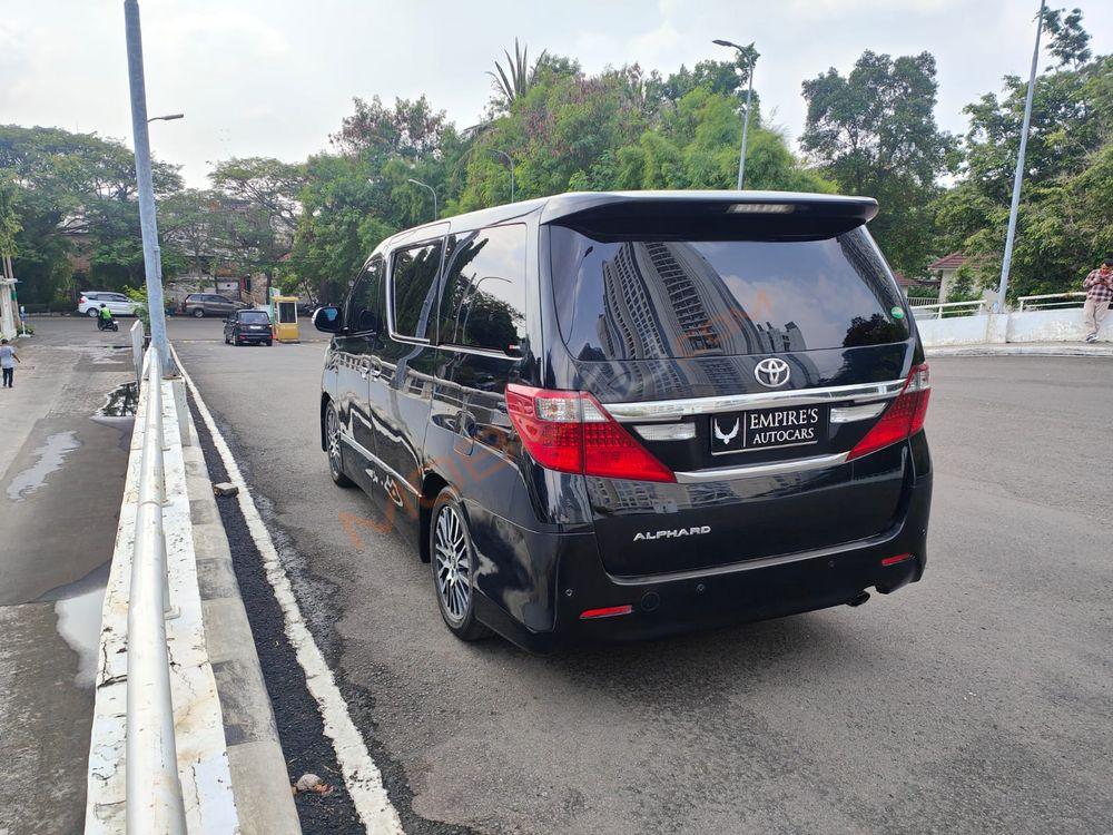Mobil Toyota Alphard 2014