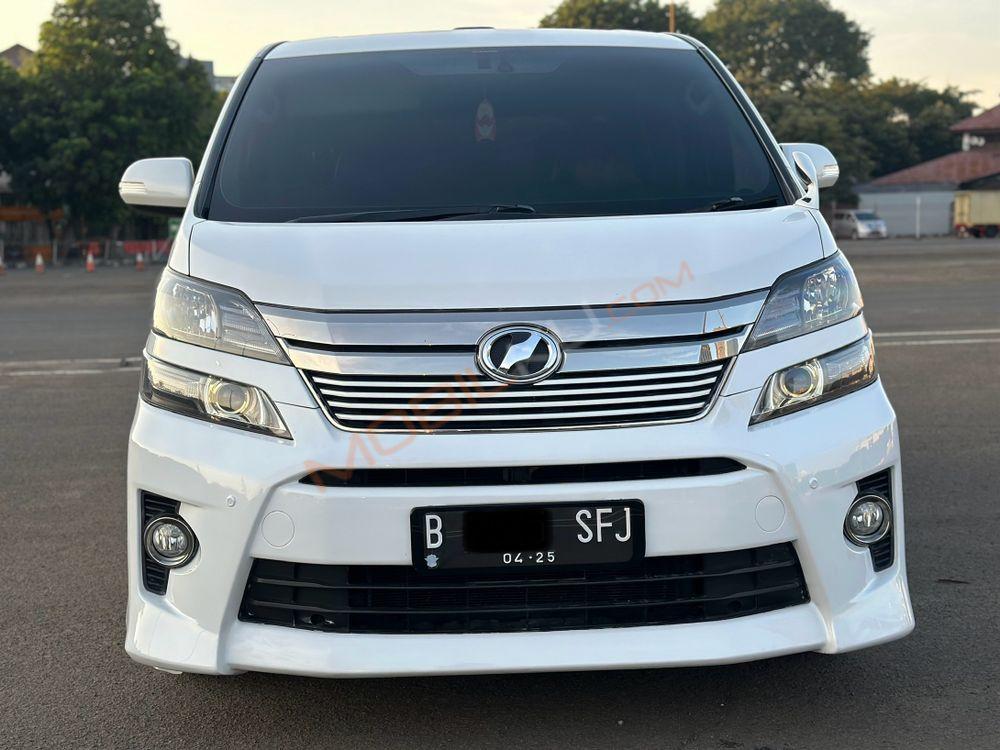 Mobil Toyota Vellfire 2015