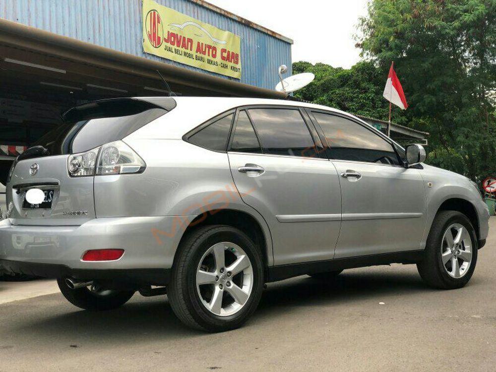 Mobil Toyota Harrier 2013