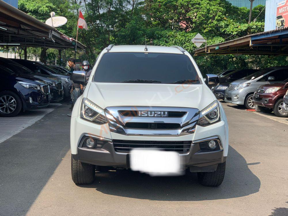 Mobil Isuzu MU-X 2017