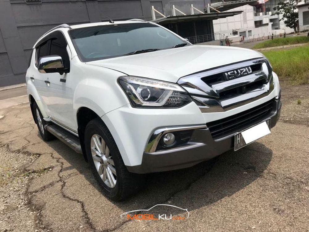 Mobil Isuzu MU-X 2017