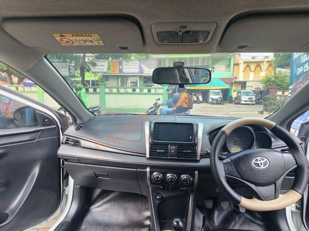 Mobil Toyota Limo 2014