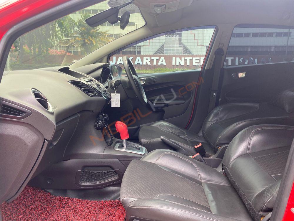 Mobil Ford Fiesta 2013