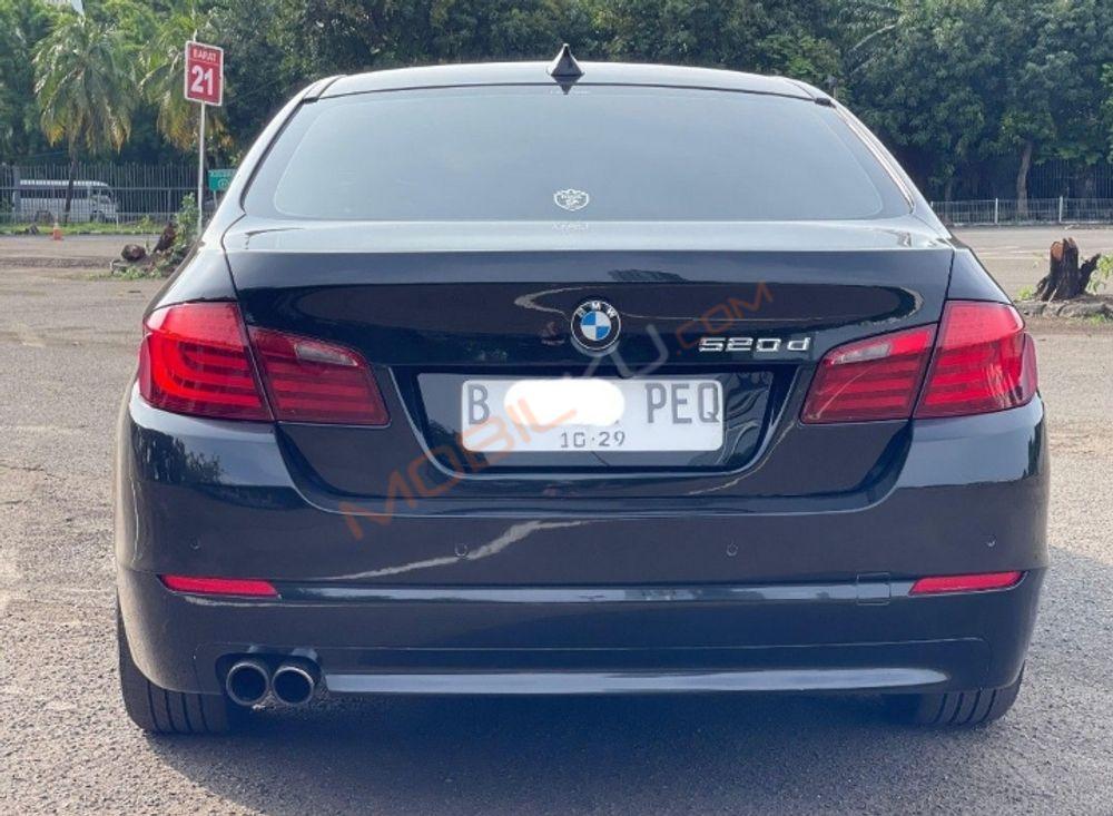Mobil BMW 5 Series 2013