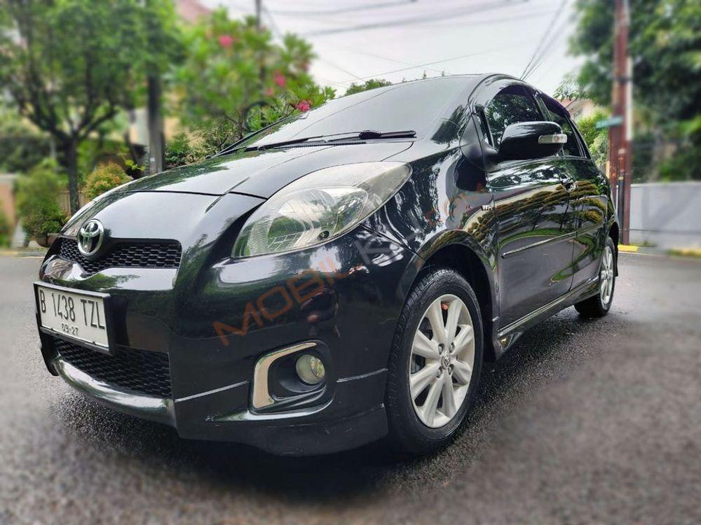 Mobil Toyota Yaris 2012