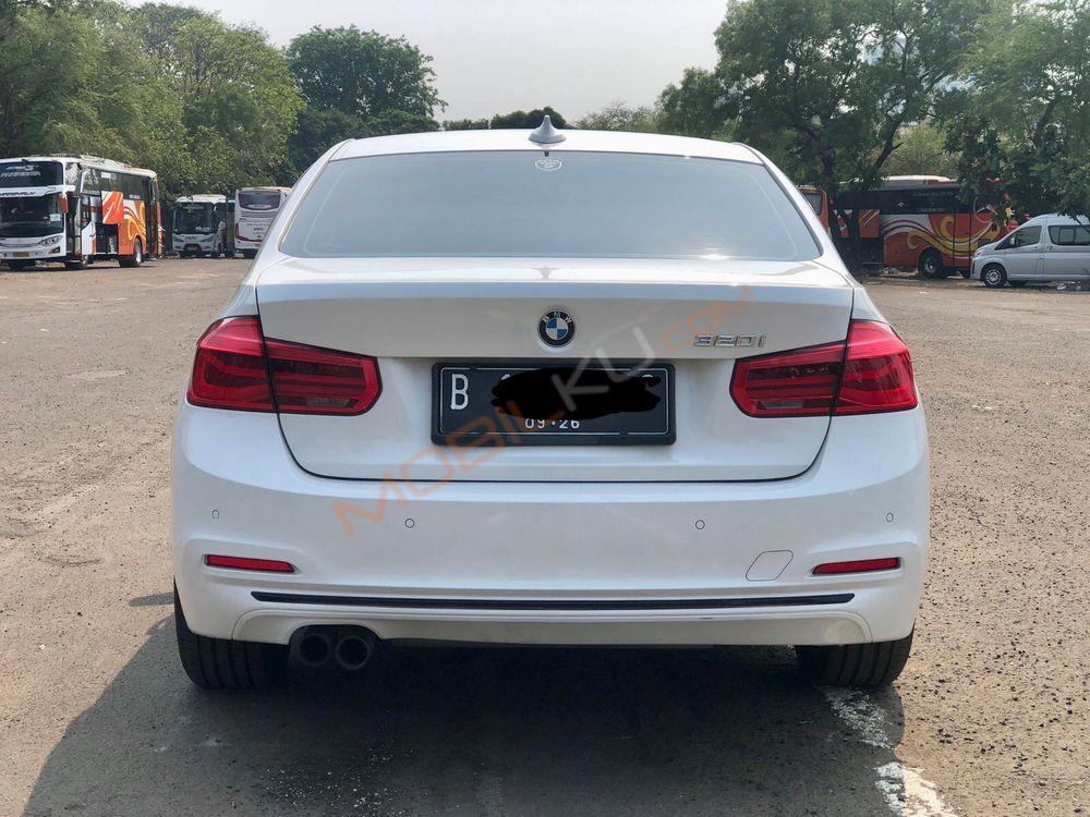 Mobil BMW 3 Series 2016