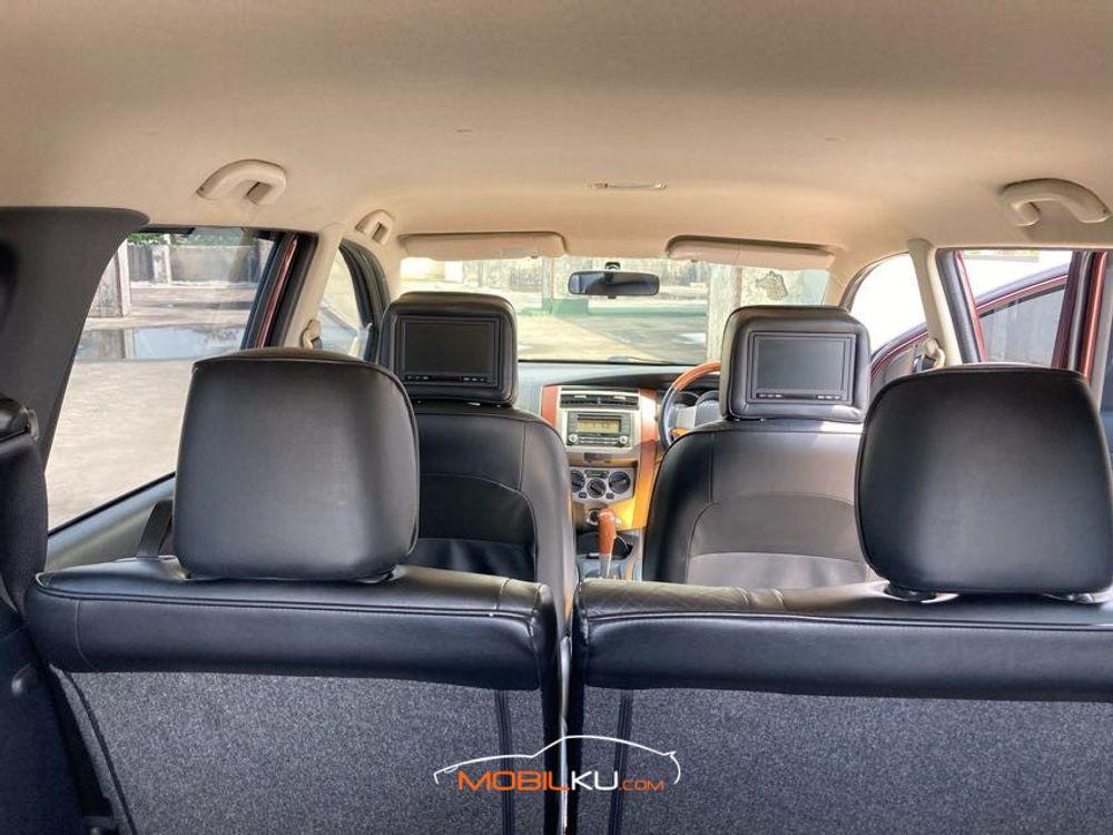 Mobil Nissan Grand Livina 2013