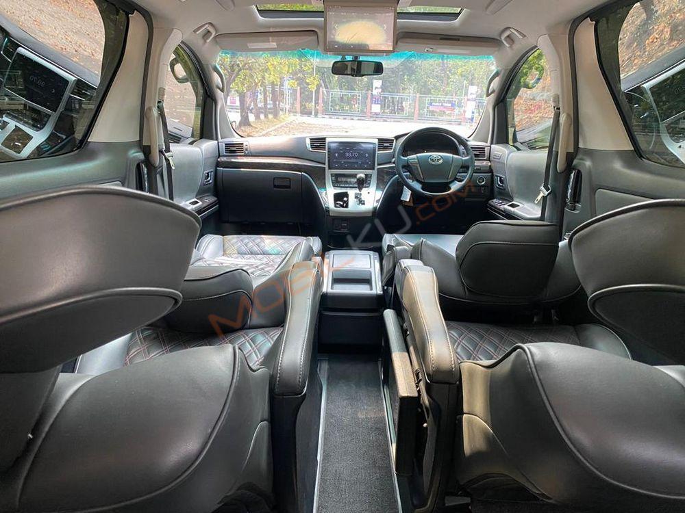 Mobil Toyota Vellfire 2013