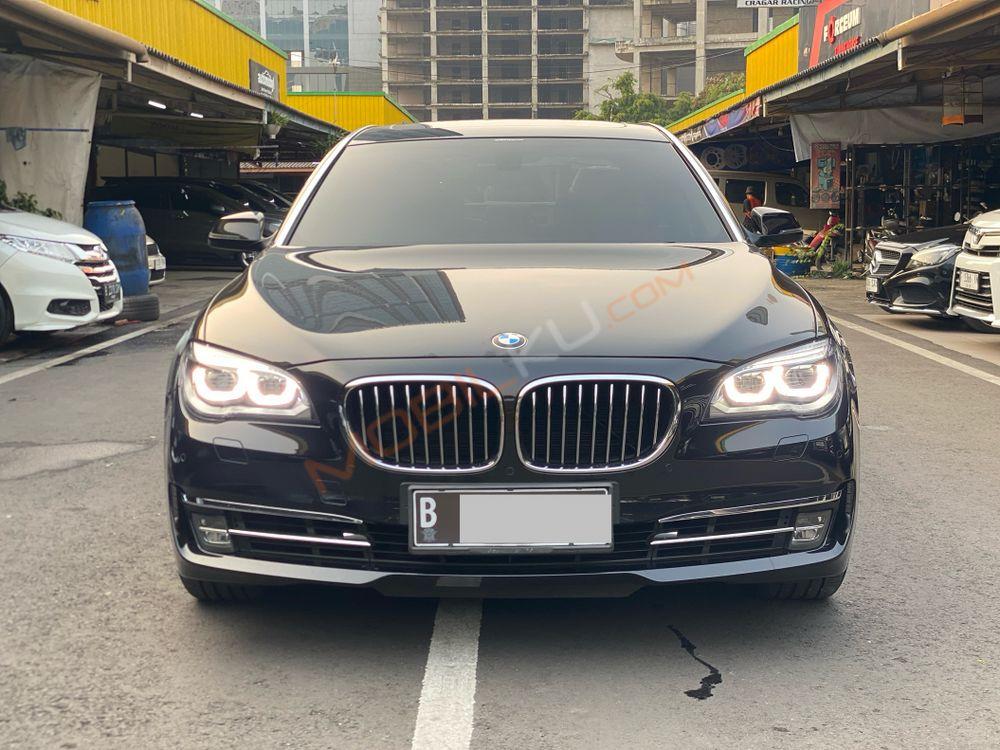 Mobil BMW 7 Series 2014