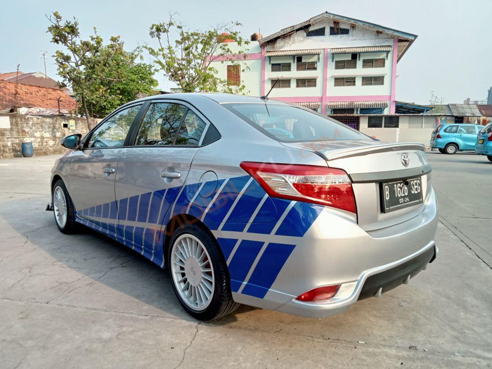 Mobil Toyota Limo 2014