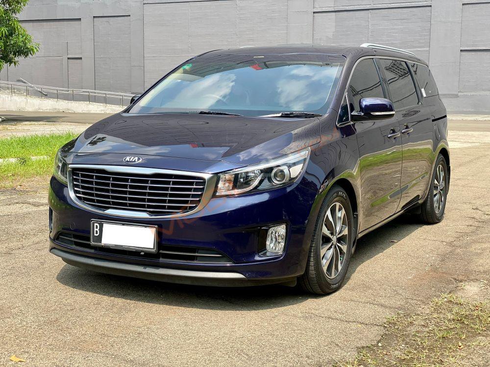 Mobil Kia Sedona 2017