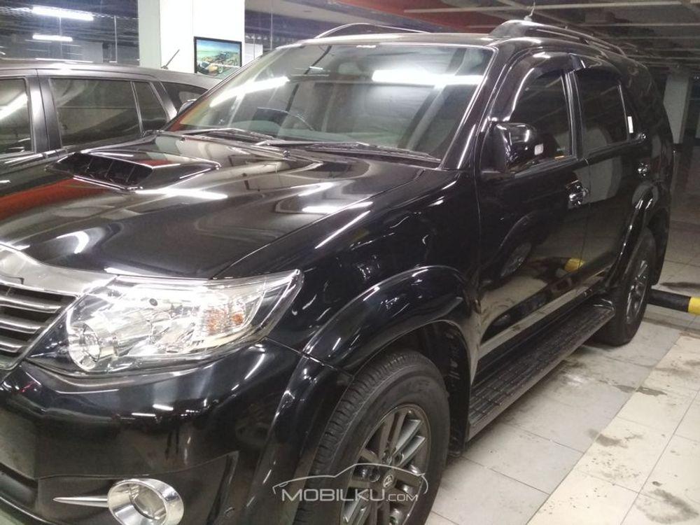 Mobil Toyota Fortuner 2015