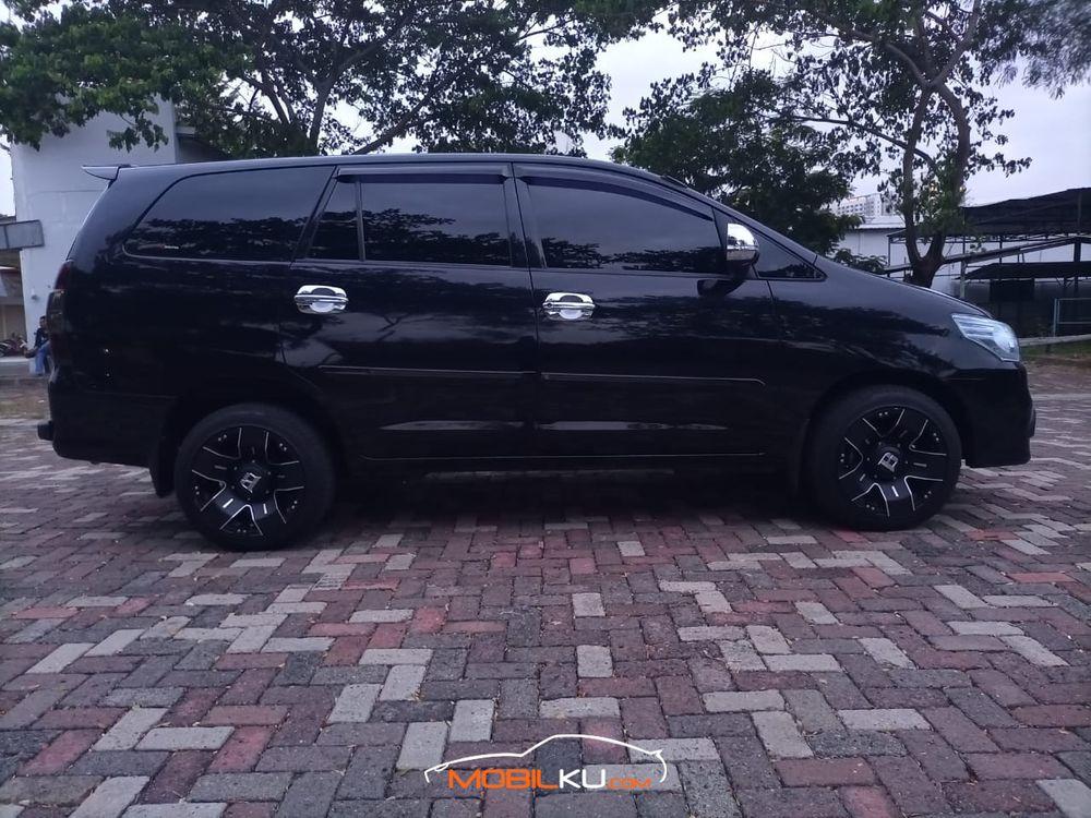 Mobil Toyota Kijang Innova 2014