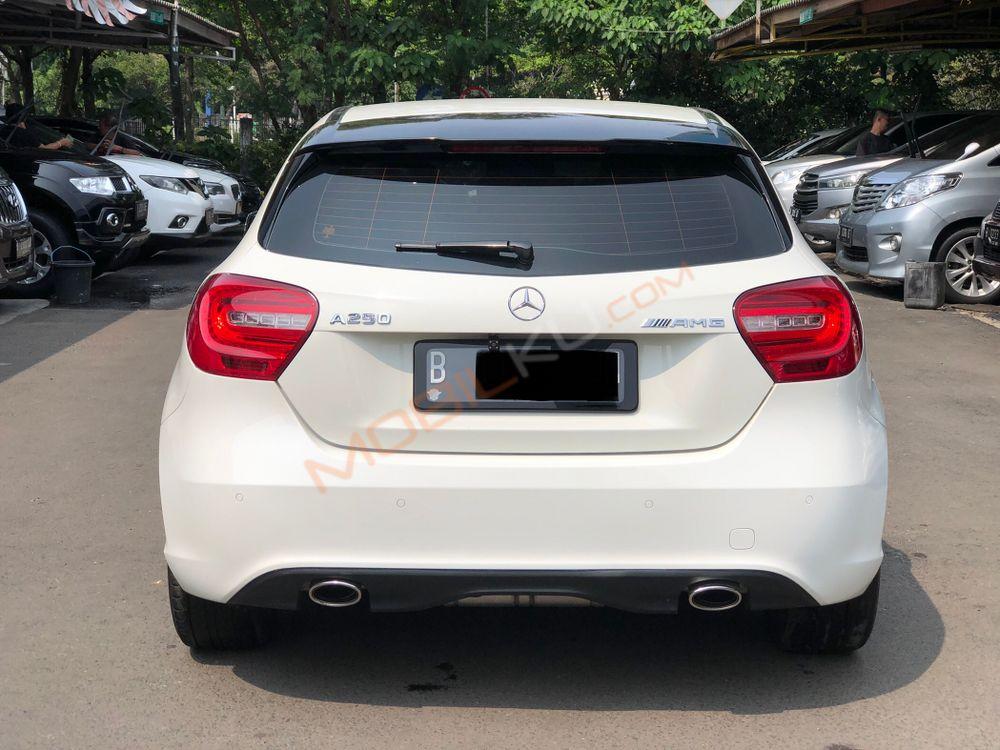 Mobil Mercedes-Benz A-Class 2013