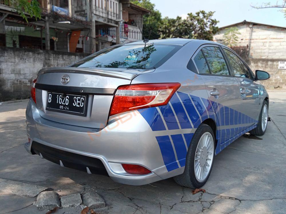 Mobil Toyota Limo 2014