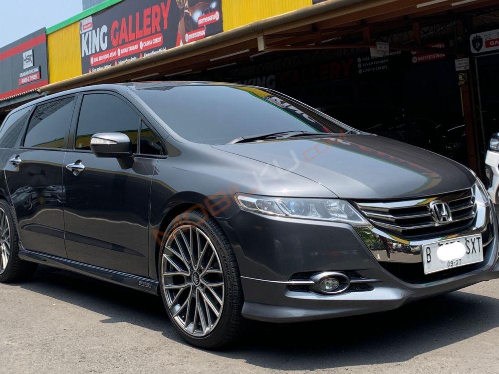 Mobil Honda Odyssey 2012