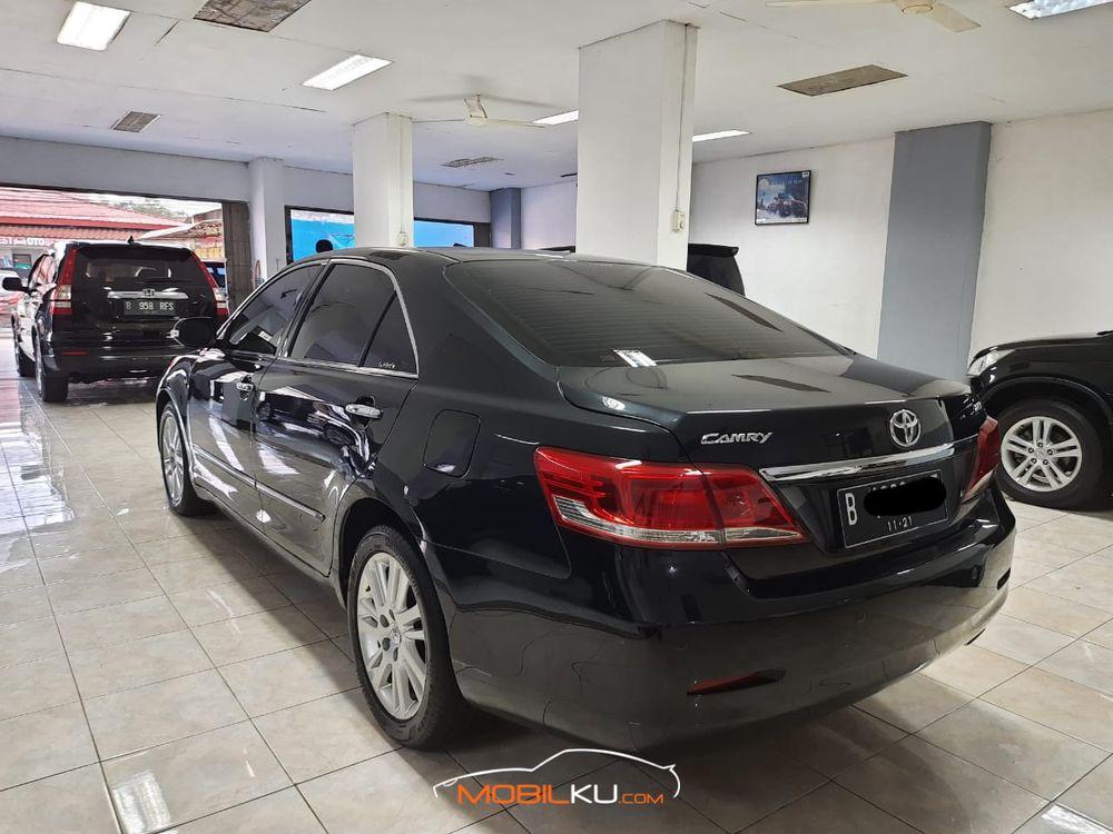 Mobil Toyota Camry 2011