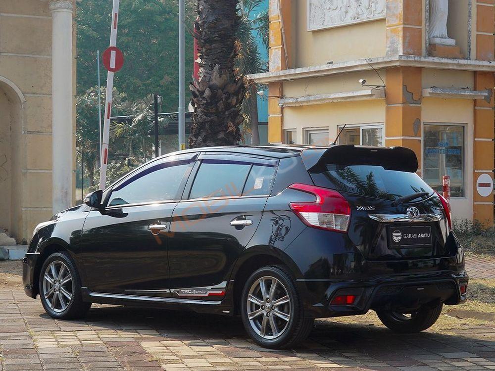 Mobil Toyota Yaris 2015