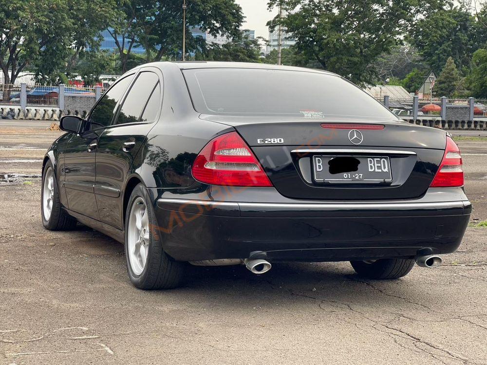 Mobil Mercedes-Benz E-Class 2006