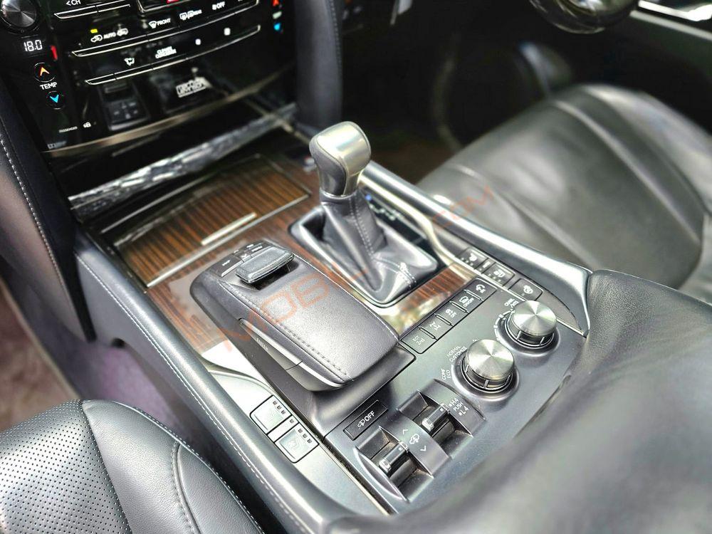 Mobil Toyota Land Cruiser 2018