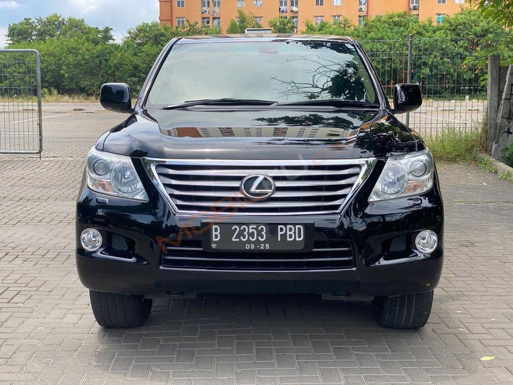 Mobil Lexus LX 2010