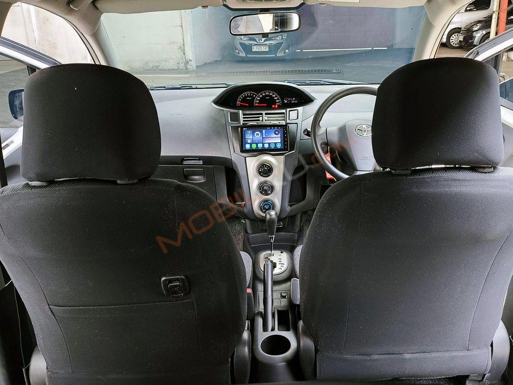 Mobil Toyota Yaris 2011