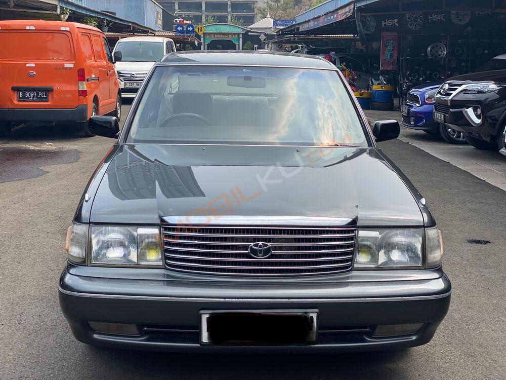 Mobil Toyota Crown 1995