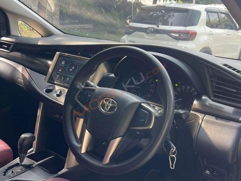 Mobil Toyota Kijang Innova 2016