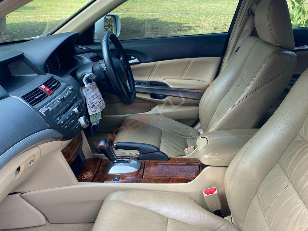 Mobil Honda Accord 2012