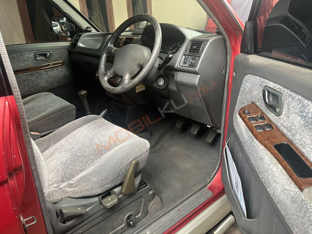 Mobil Mitsubishi Kuda 2002