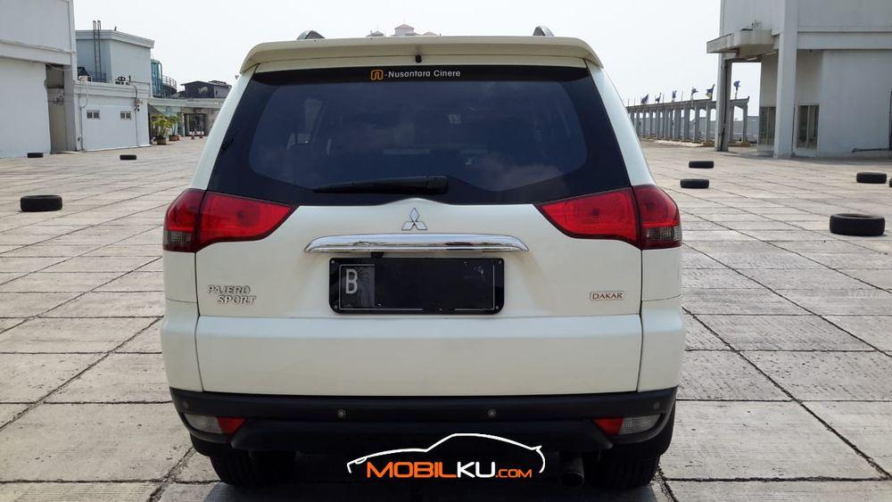 Mobil Mitsubishi Pajero Sport 2015