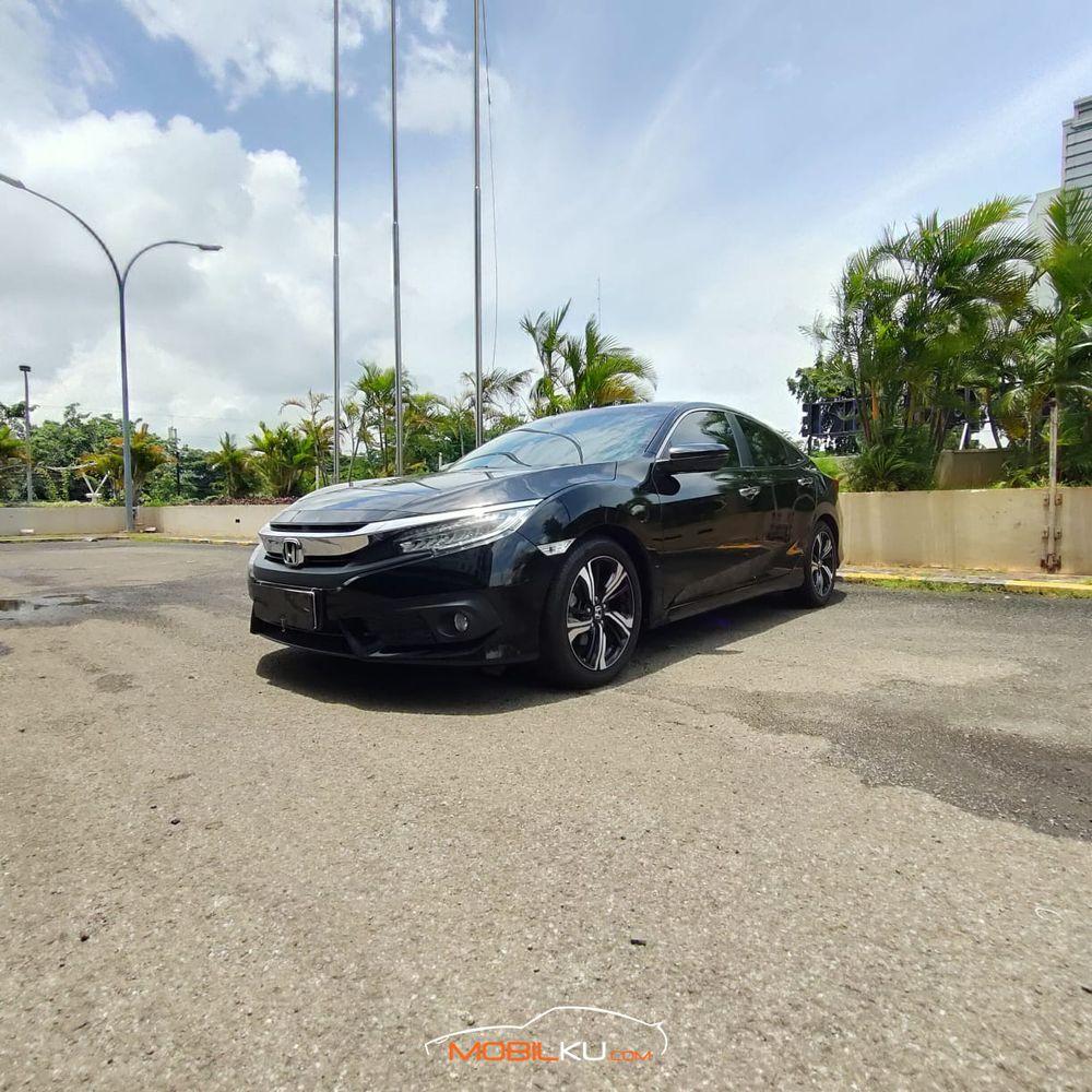 Mobil Honda Civic Sedan 2016